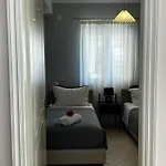 Anna's Lejlighed *