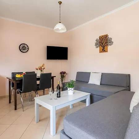 Appartement Anna's Nikiana